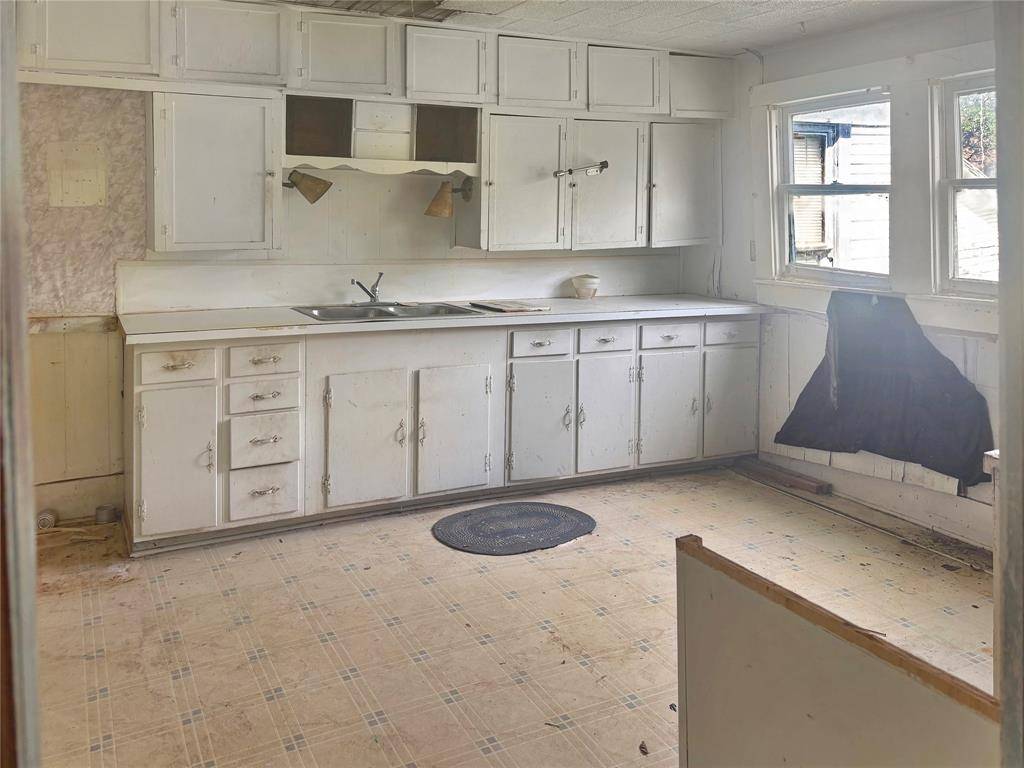 305 N 3rd Street, Coolidge, TX 76693