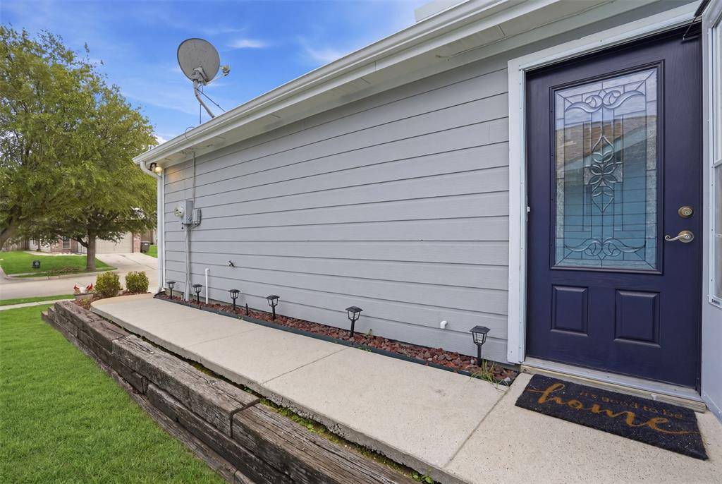 852 Village Point Lane, Fort Worth, TX 76108