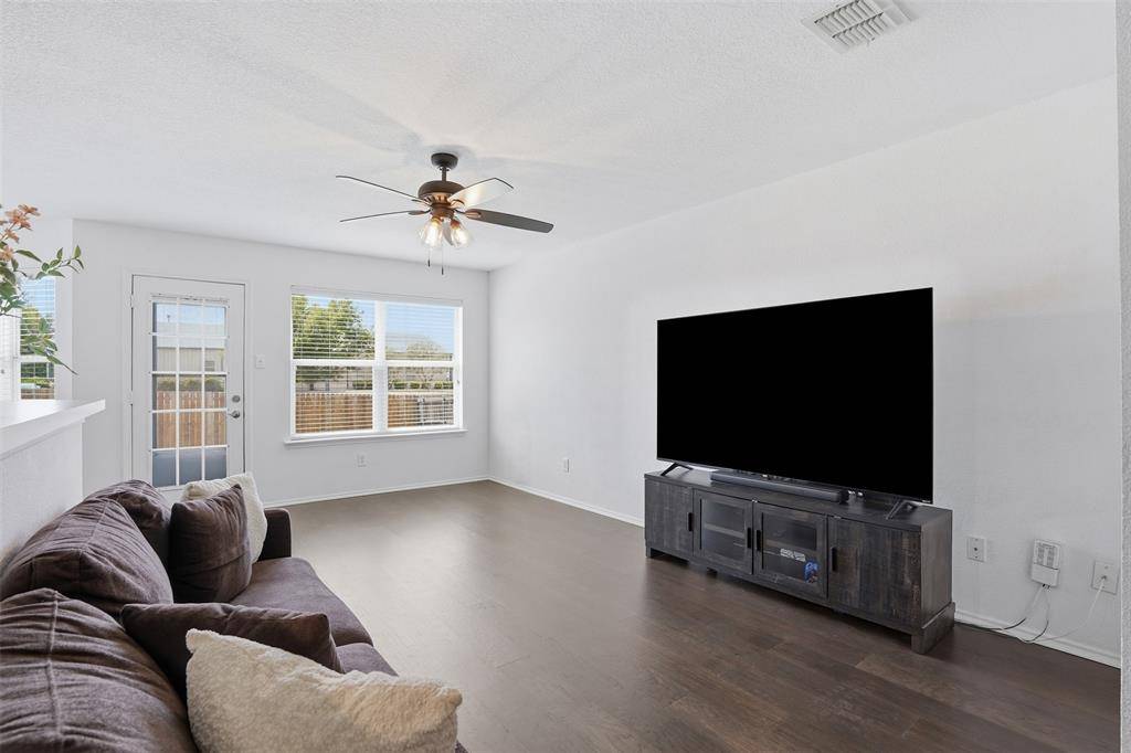 852 Village Point Lane, Fort Worth, TX 76108