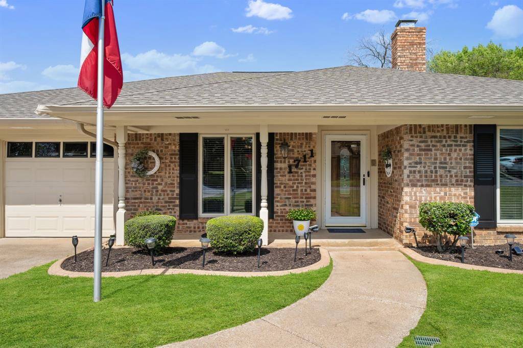 1711 Queensborough Drive, Arlington, TX 76015