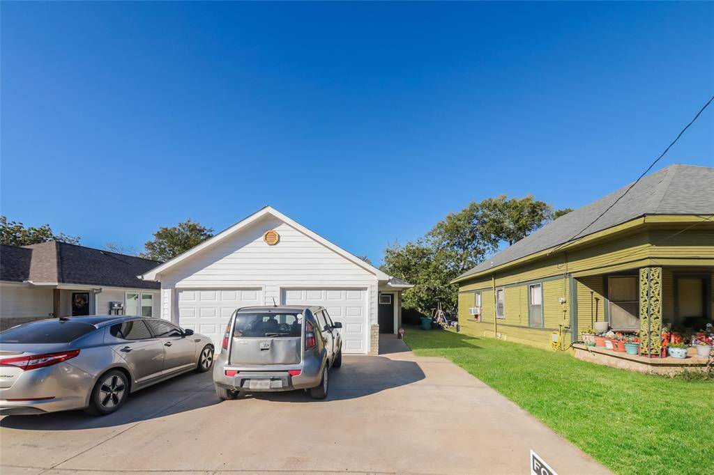 916 N Throckmorton Street, Sherman, TX 75090