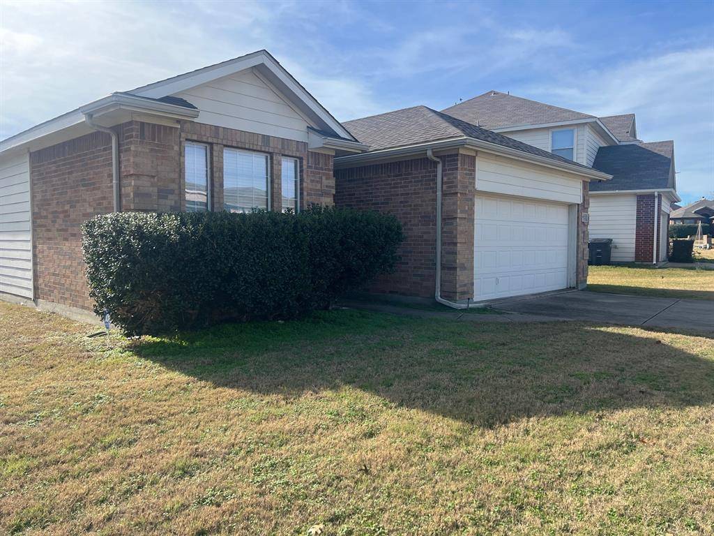 9921 Henna Lane, Fort Worth, TX 76108