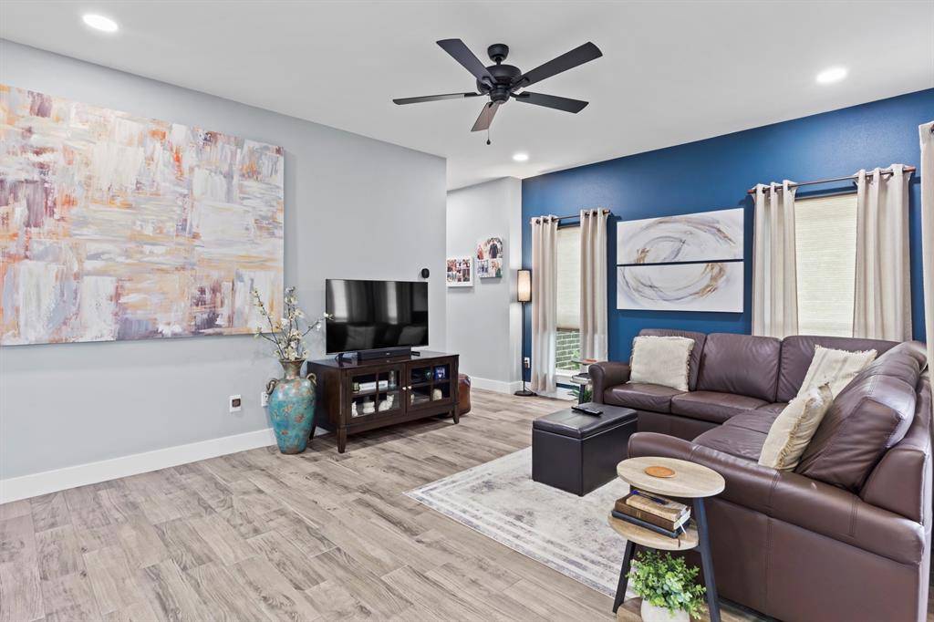 17322 Crossing Circle, Lindale, TX 75771