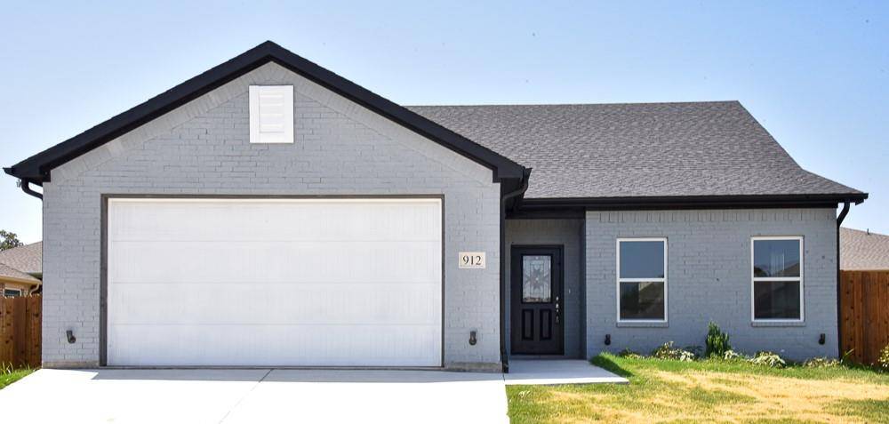 912 Avagail Avenue, Springtown, TX 76082
