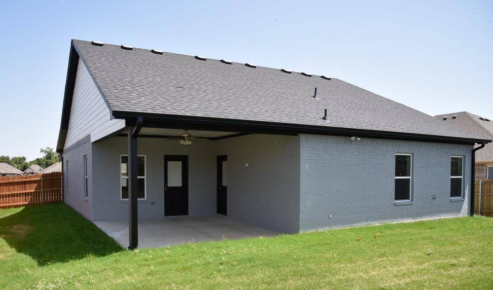 912 Avagail Avenue, Springtown, TX 76082