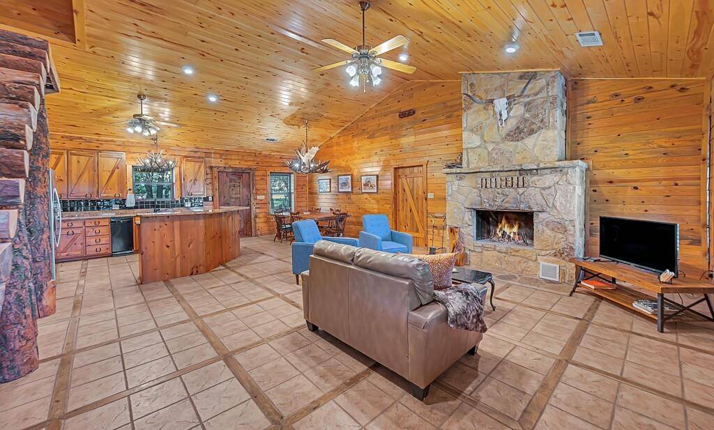 8606 Fm 219, Clifton, TX 76634