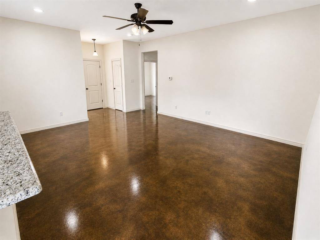 5402 Arrowhead Drive, Granbury, TX 76048