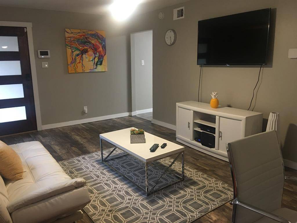 600 N East Street, Arlington, TX 76011