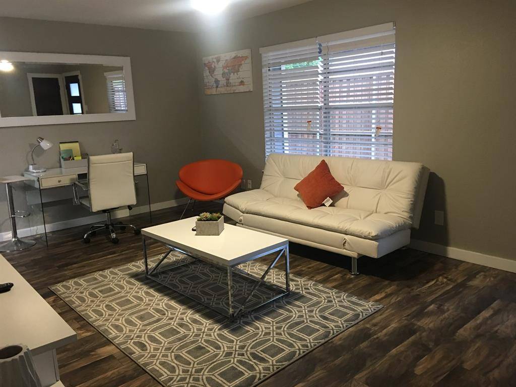 600 N East Street, Arlington, TX 76011
