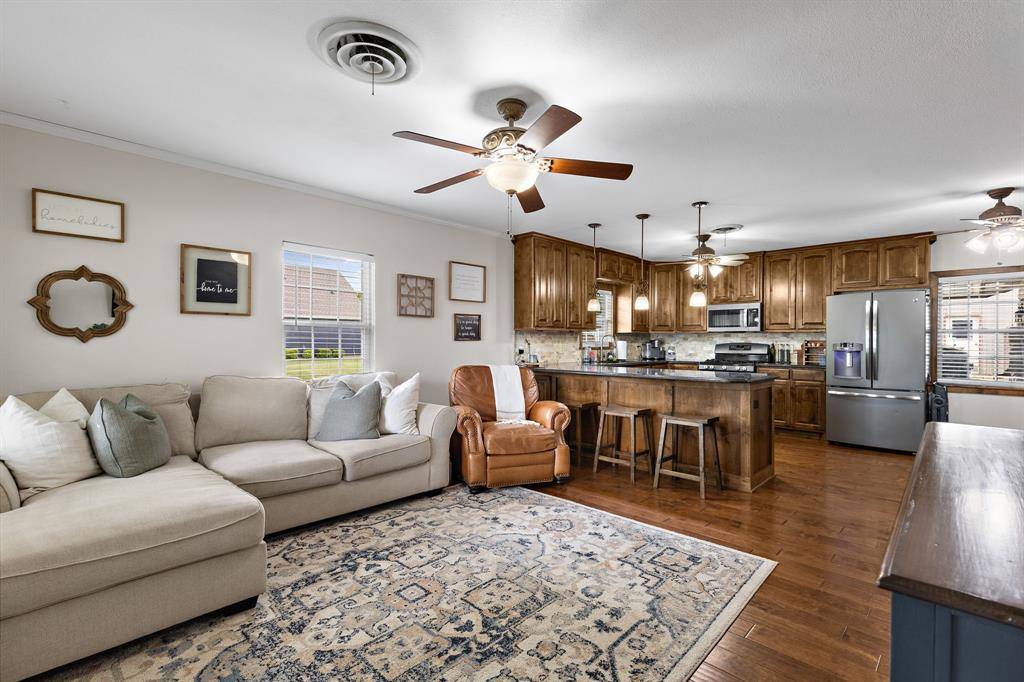 112 W Oak Street, Olney, TX 76374