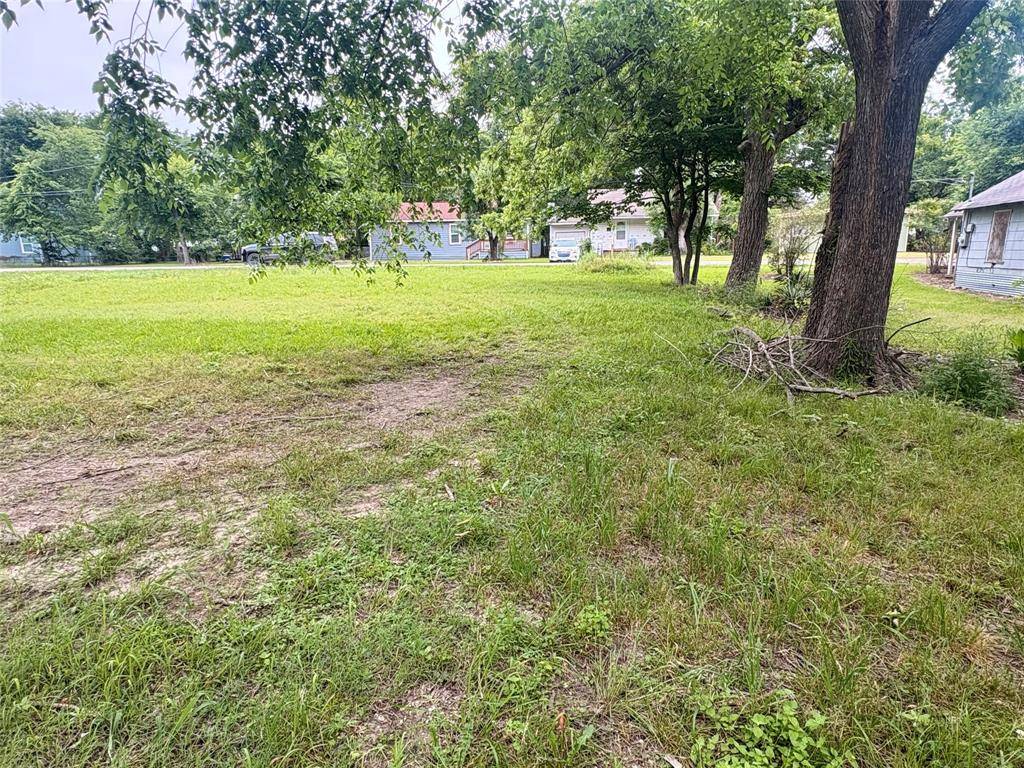 704 E 8th Street, Bonham, TX 75418