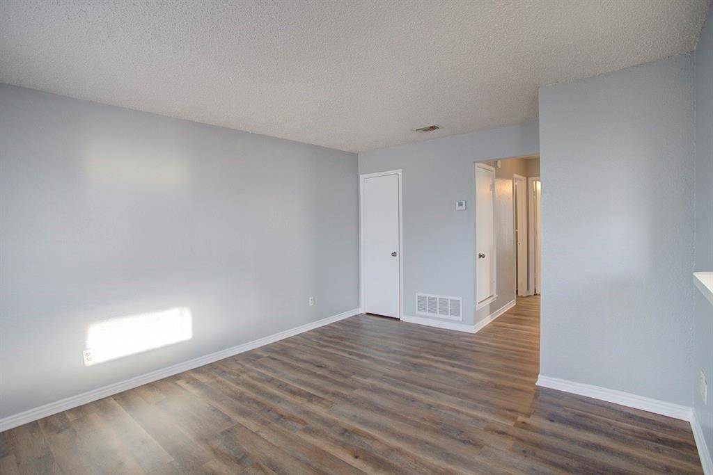 313 Queens Court S #B, Mansfield, TX 76063