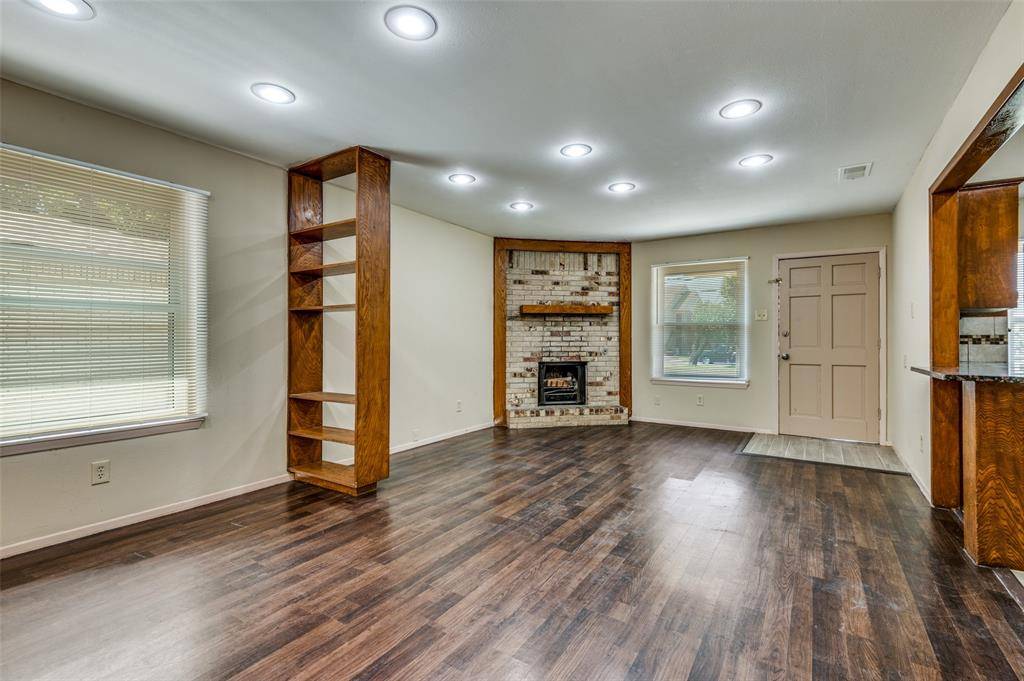 110 Crandall Road #112-Right Side, Irving, TX 75060