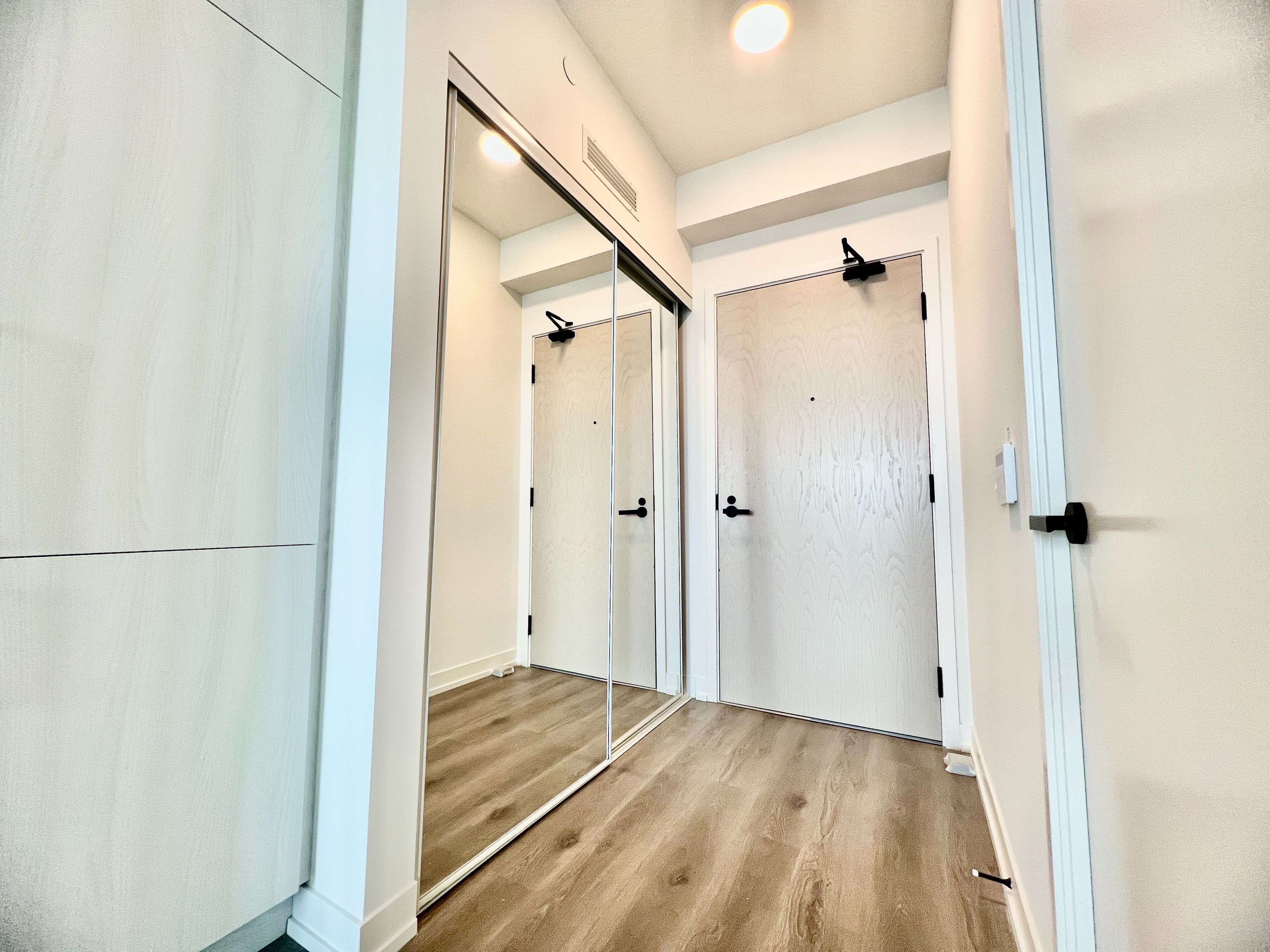 225 Commerce ST #5203, Vaughan, ON L4K 0P9