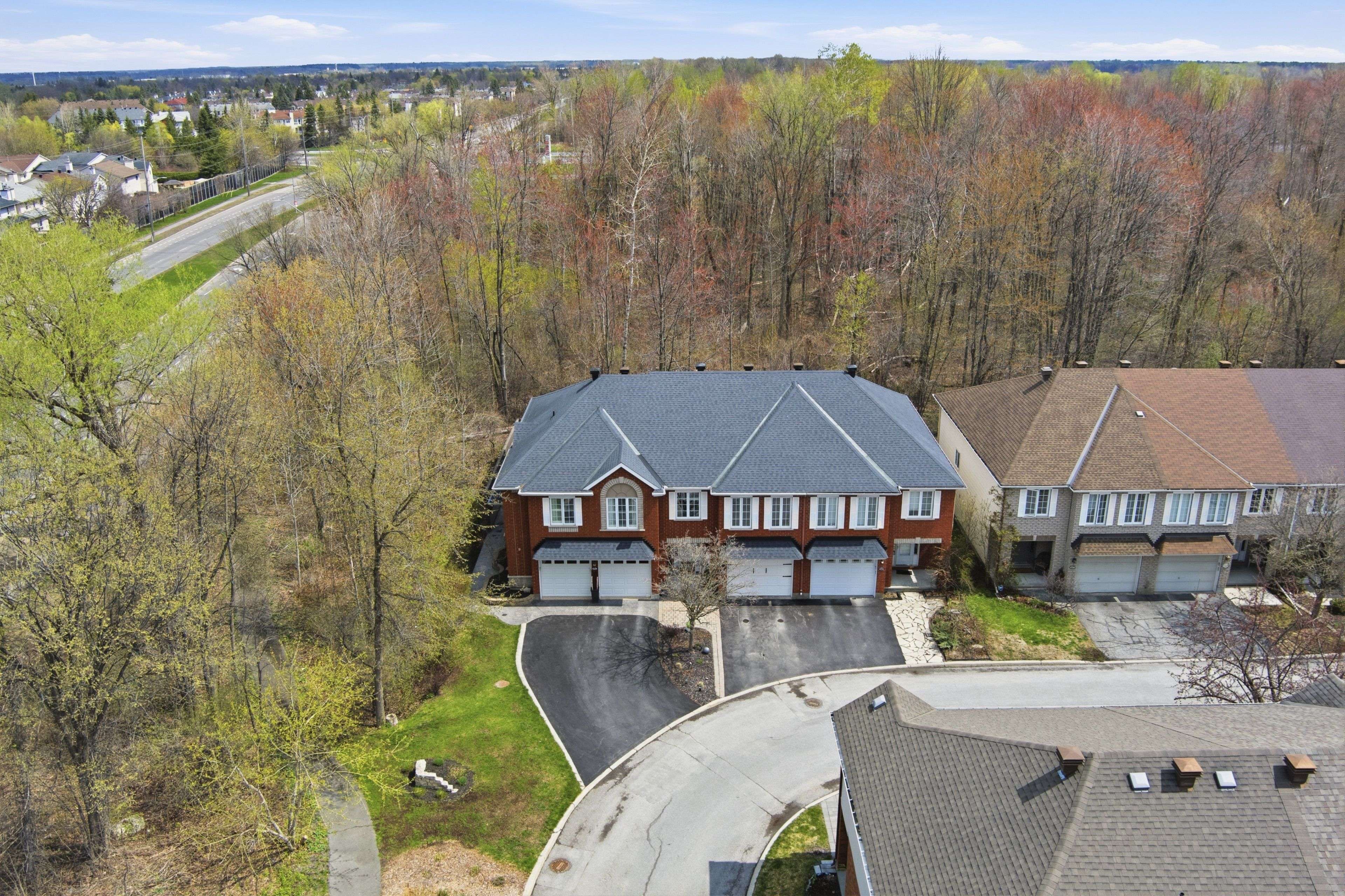 243 Gladeview Private, Blossom Park - Airport And Area, ON K1T 4A7