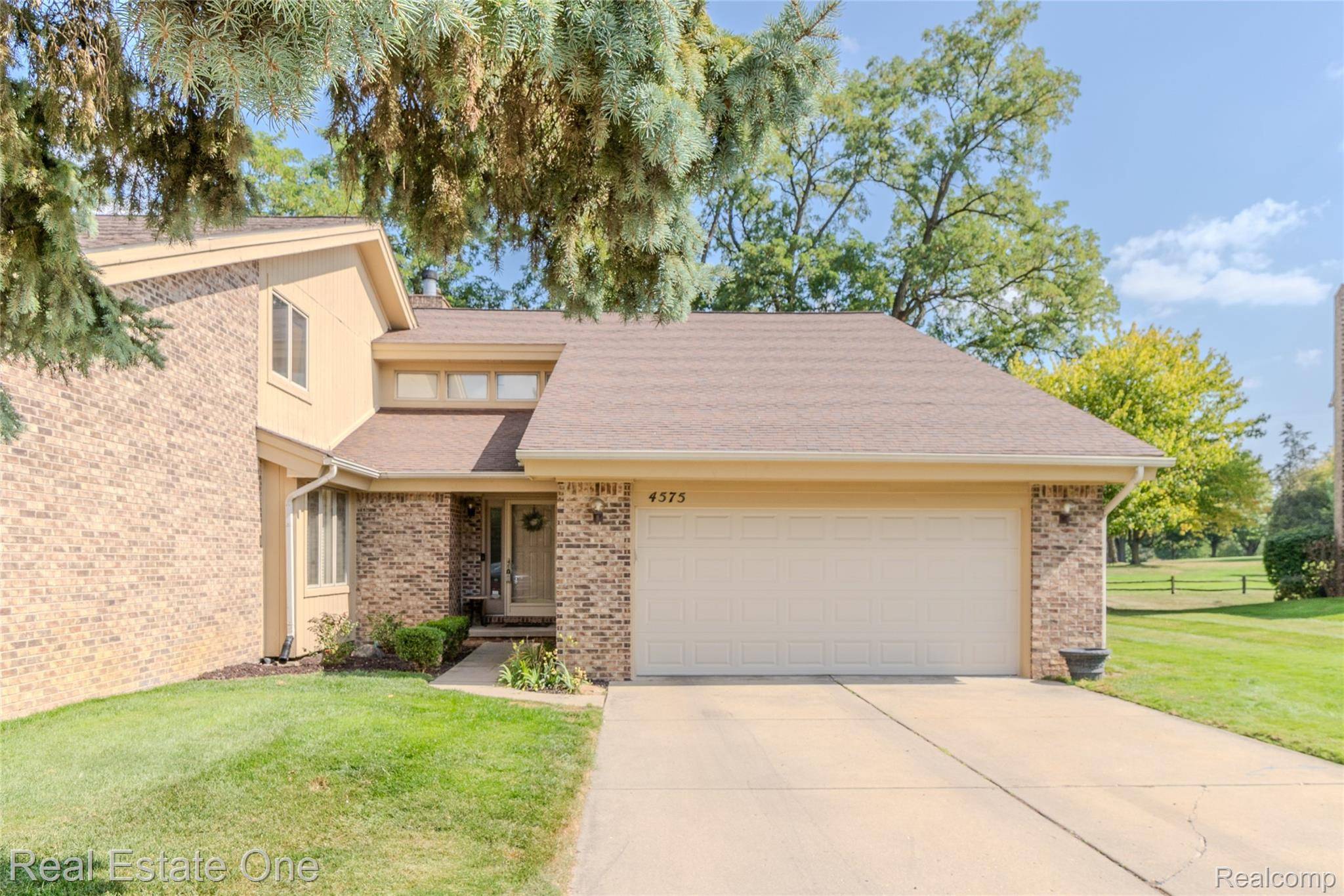 4575 Fairway CT, Waterford Charter Township, MI 48328