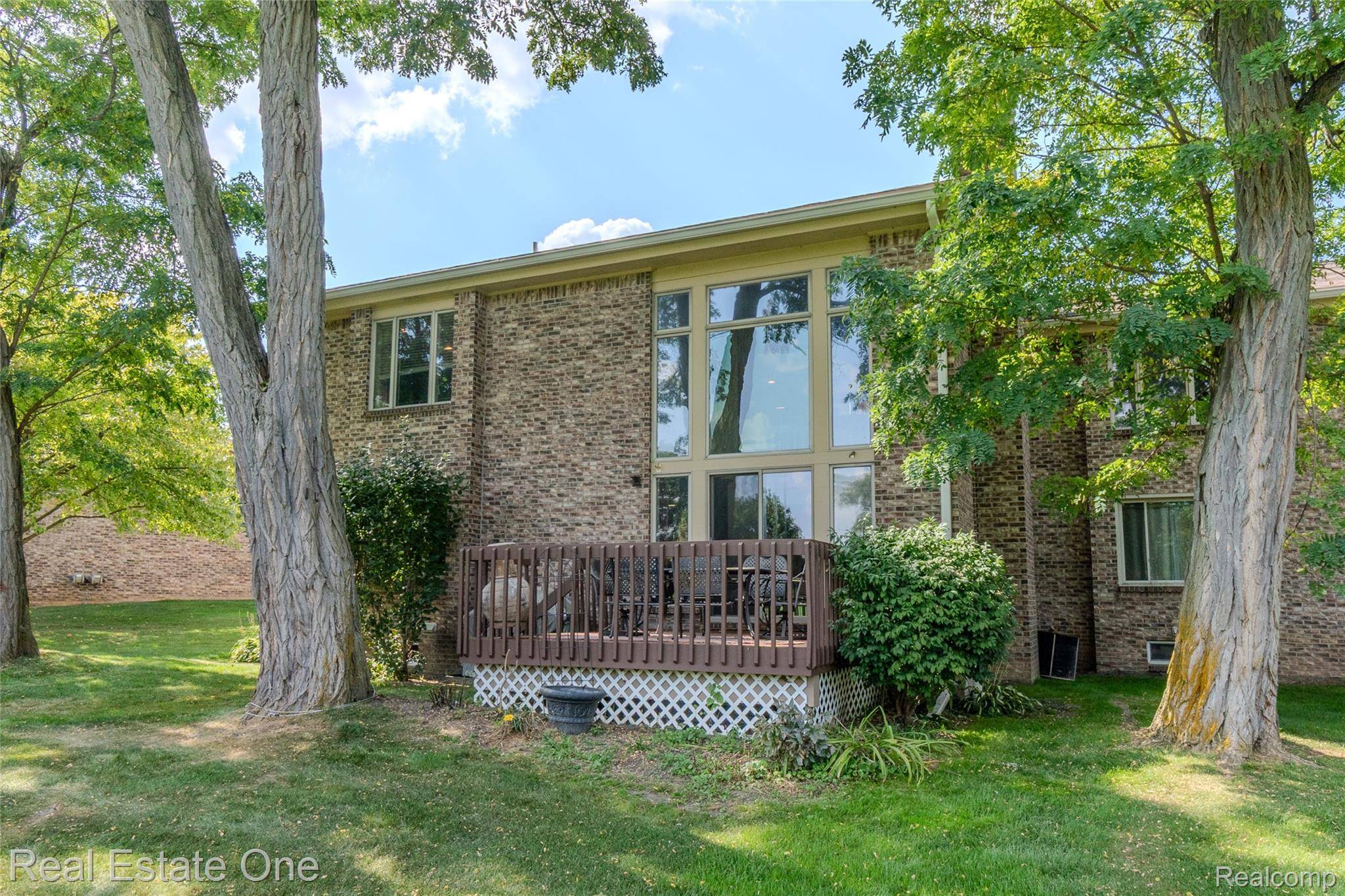 4575 Fairway CT, Waterford Charter Township, MI 48328