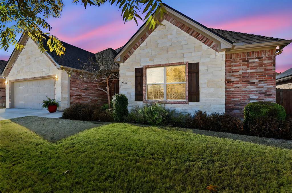 906 Chestnut Grove Drive, Cleburne, TX 76033