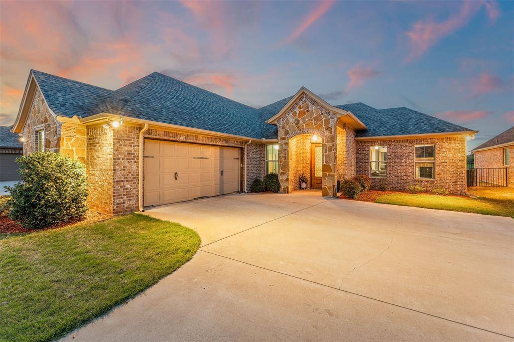 311 Paddle Boat Drive, Granbury, TX 76049