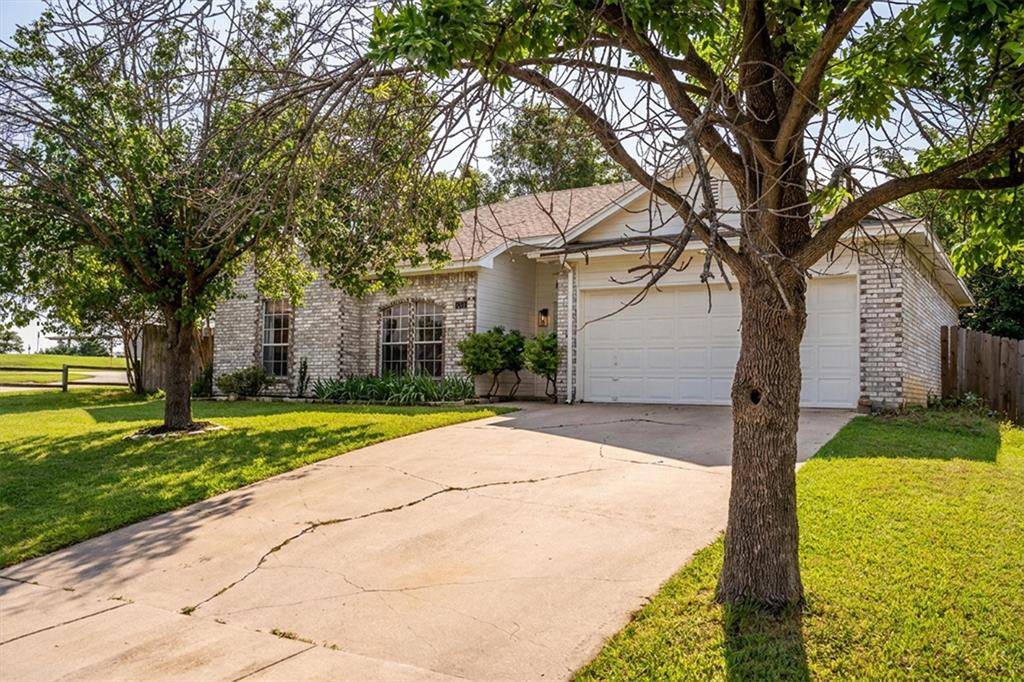 211 Arthur Drive, Kennedale, TX 76060