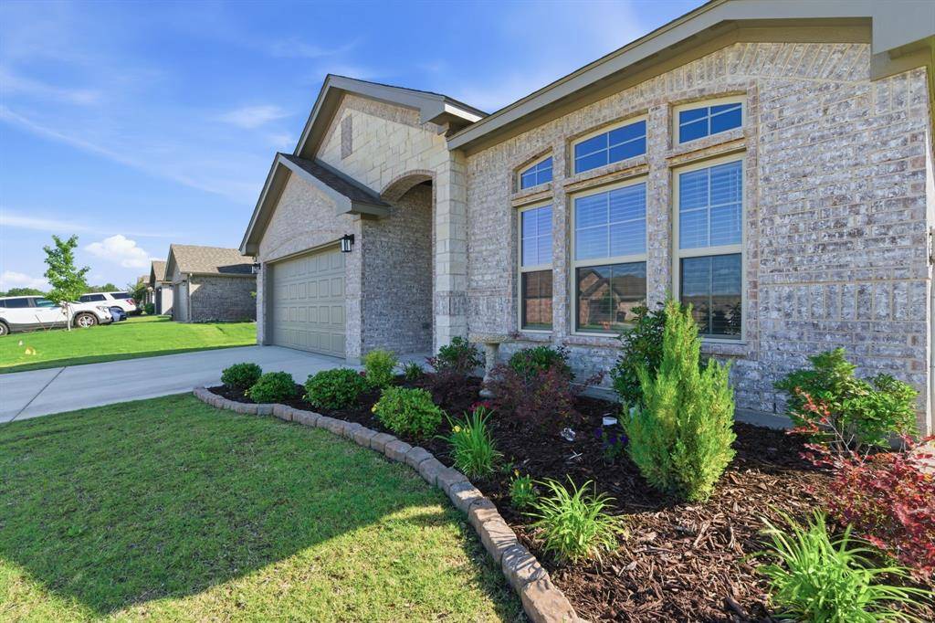 1106 Holly Street, Cleburne, TX 76033