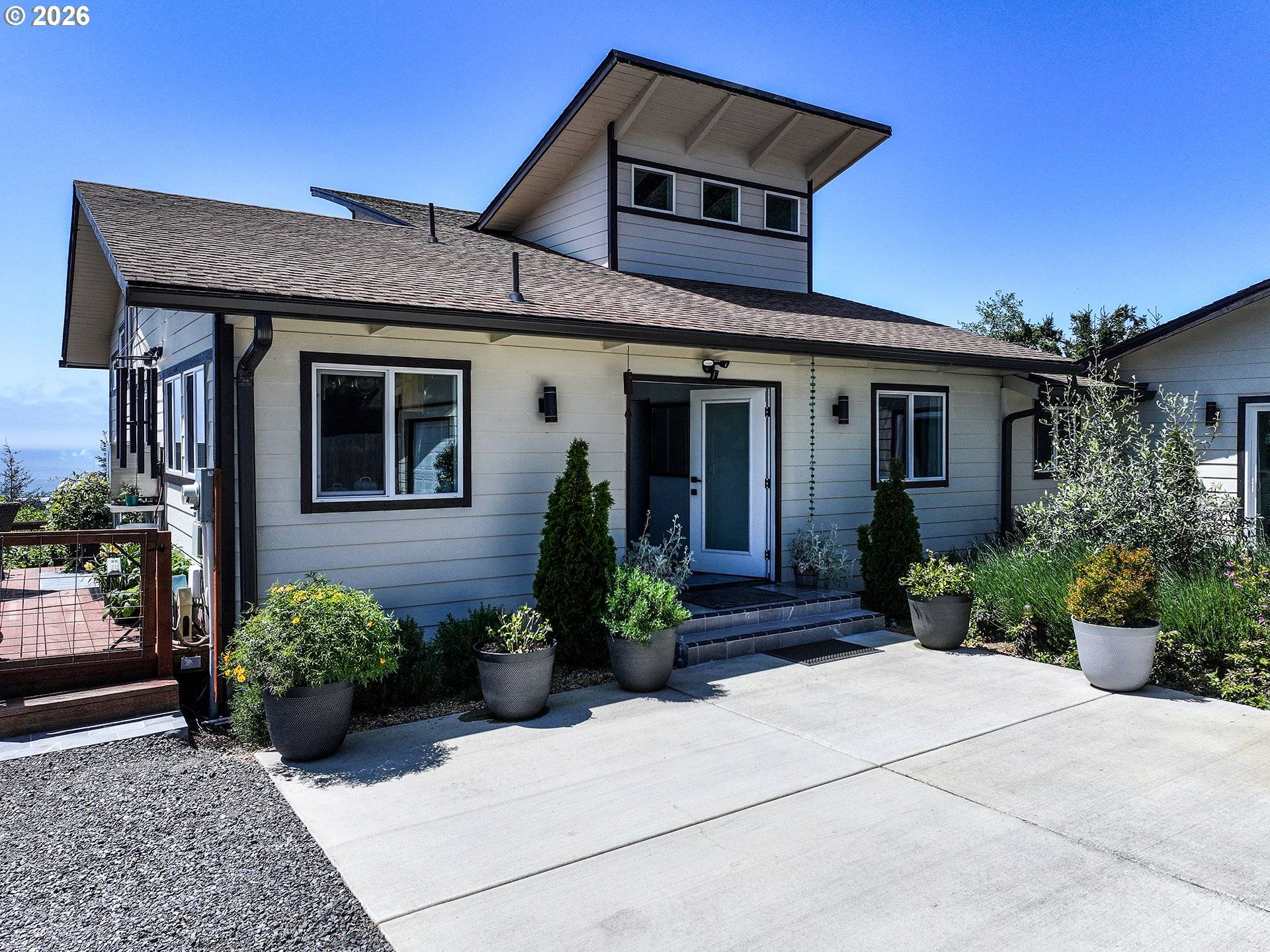 895 Marina Heights, Brookings, OR 97415