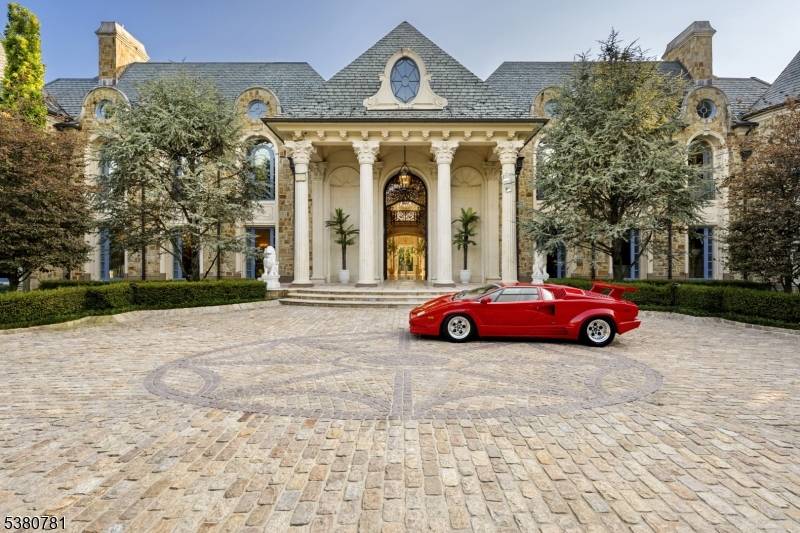 31 Rio Vista Dr, Alpine Boro, NJ 07620