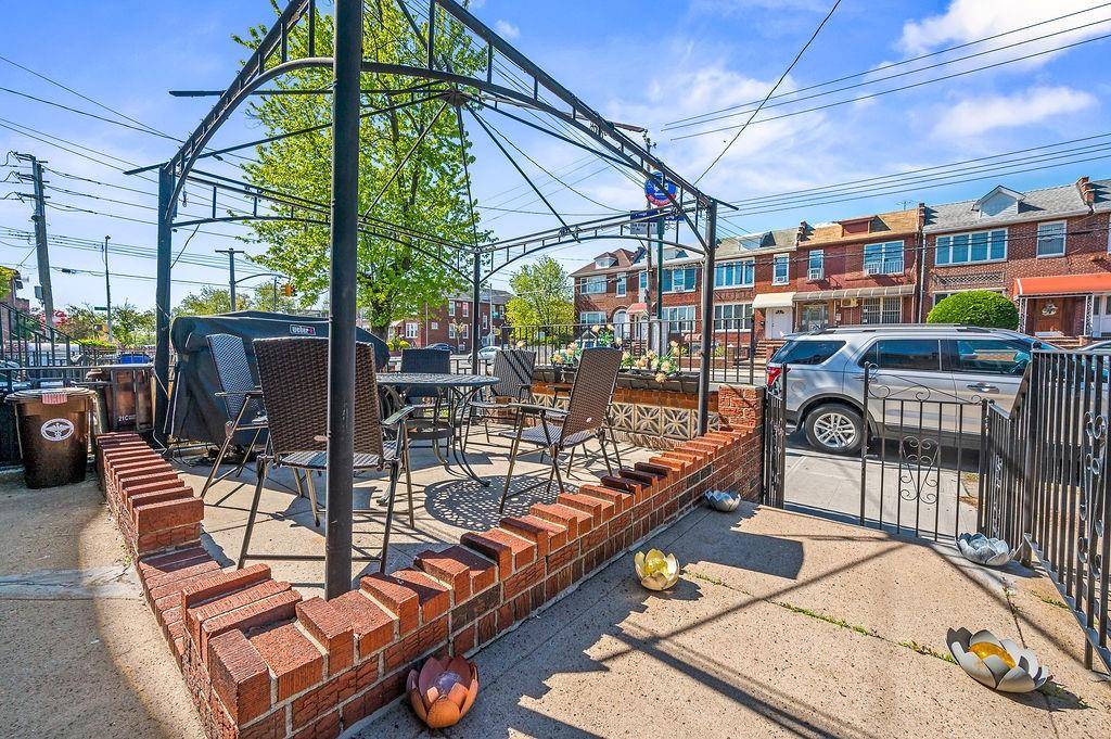 1075 Bay Ridge Pkwy, Brooklyn, NY 11228