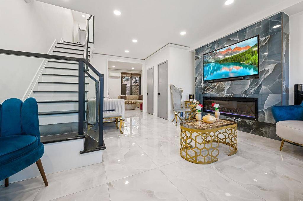 1075 Bay Ridge Pkwy, Brooklyn, NY 11228