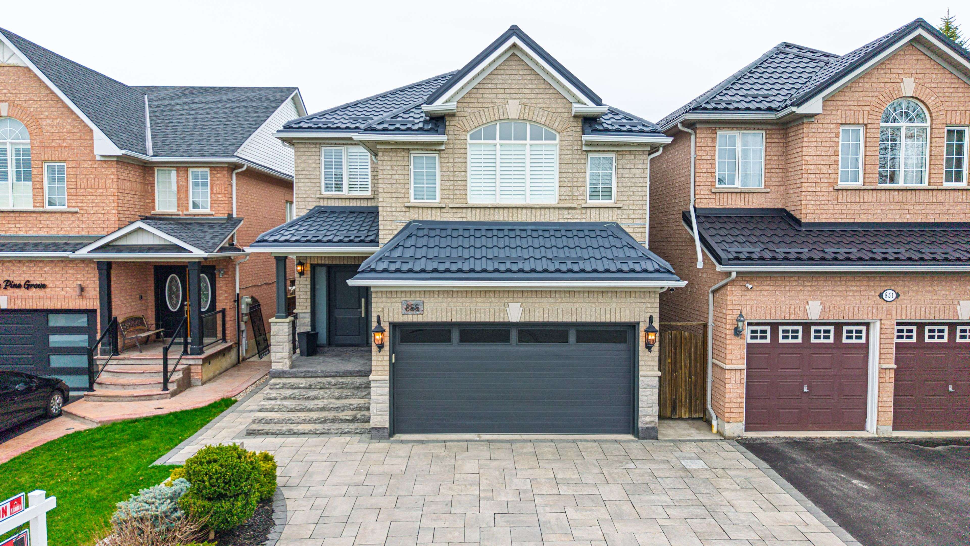 855 Knotty Pine GRV, Mississauga, ON L5W 1K2
