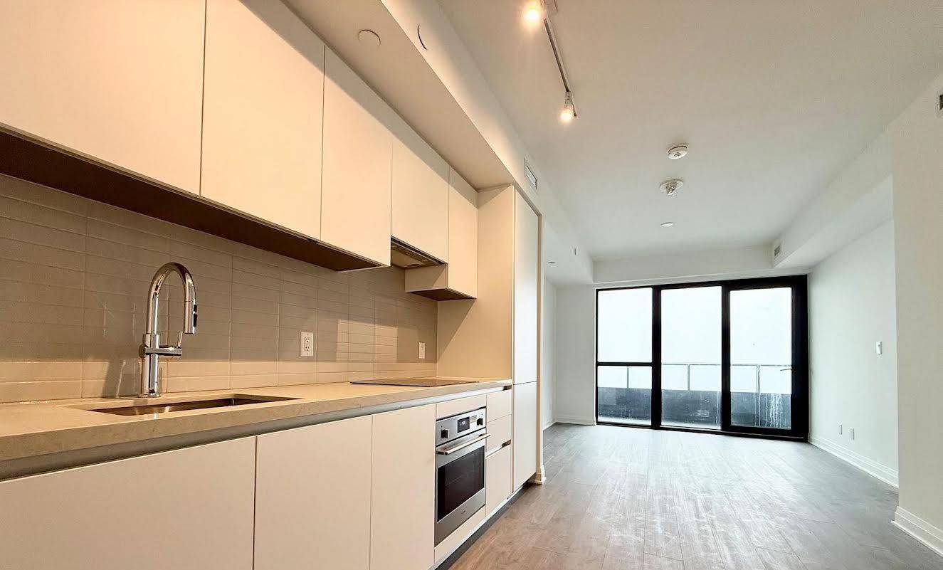 4015 the exchange ST #4806, Mississauga, ON L5B 0N9