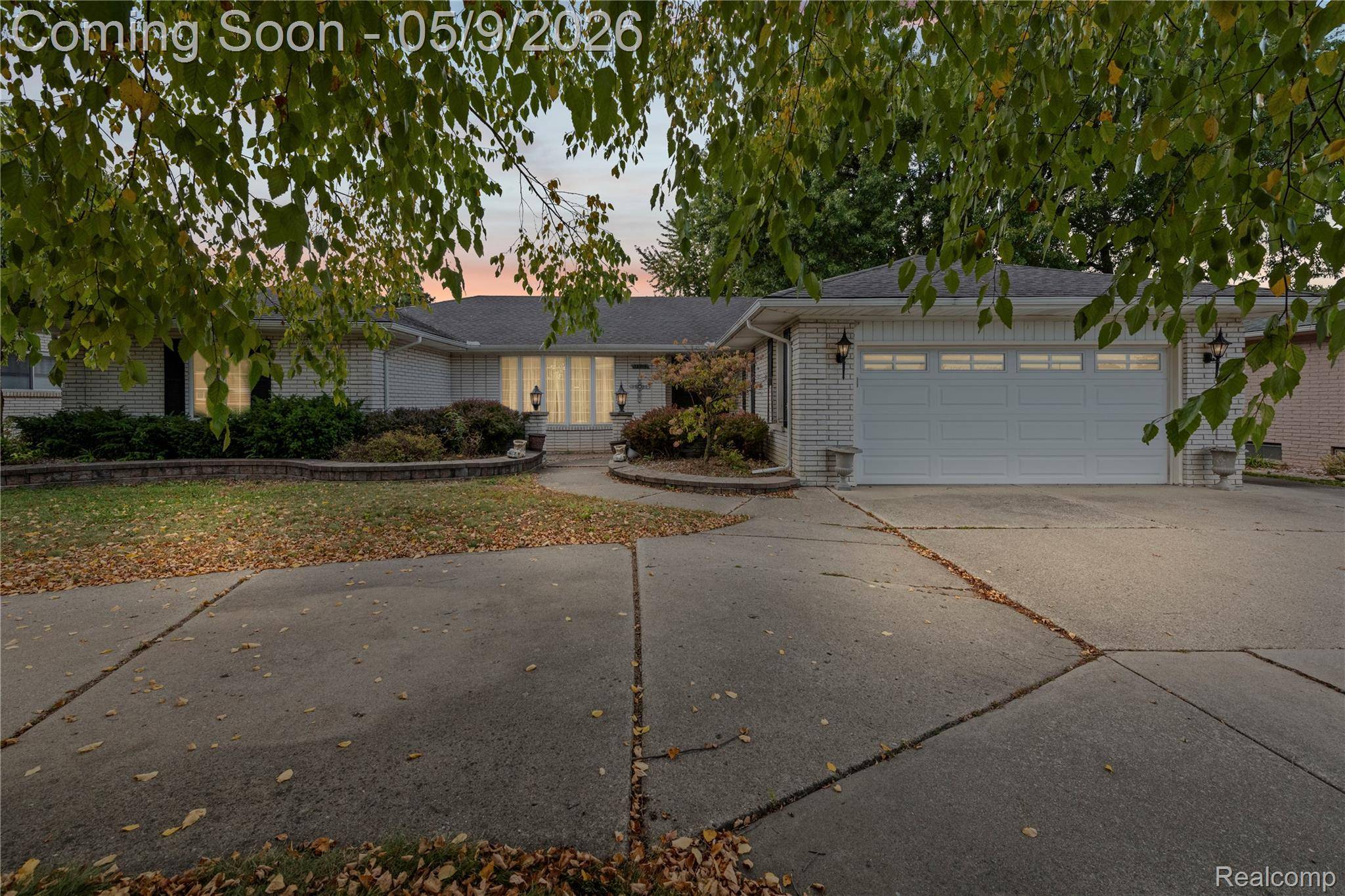 38219 Santa Anna ST, Clinton Charter Township, MI 48036