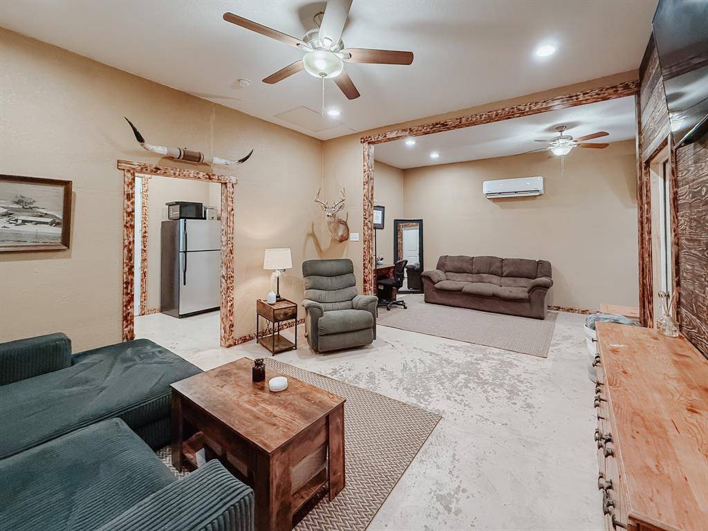 708 S Kerr Street, Blooming Grove, TX 76626