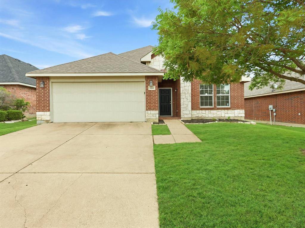 904 Grant Street, Burleson, TX 76028