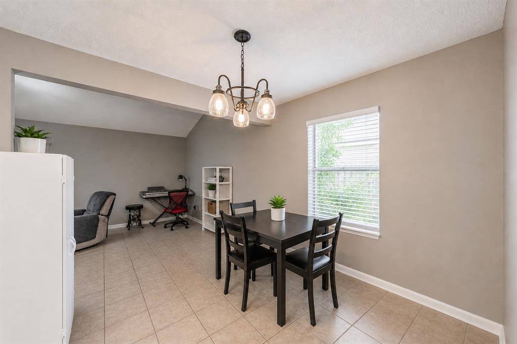 313 Hawthorne Lane, Grand Prairie, TX 75052