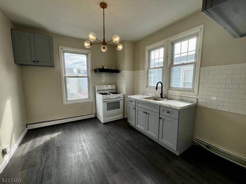 318 Ampere Pkwy, Bloomfield Twp., NJ 07003