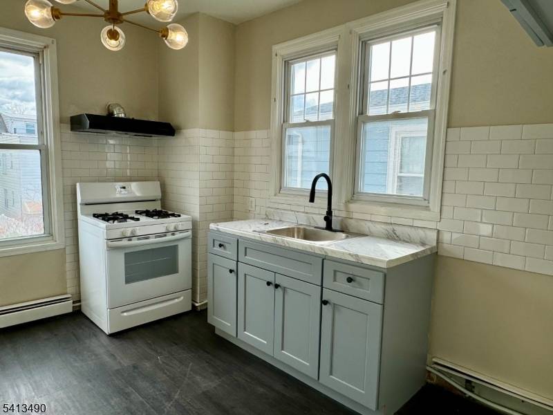 318 Ampere Pkwy, Bloomfield Twp., NJ 07003