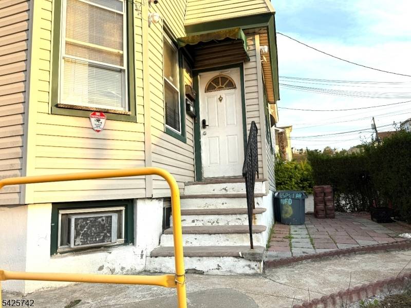 17 Quinn St, Paterson City, NJ 07501