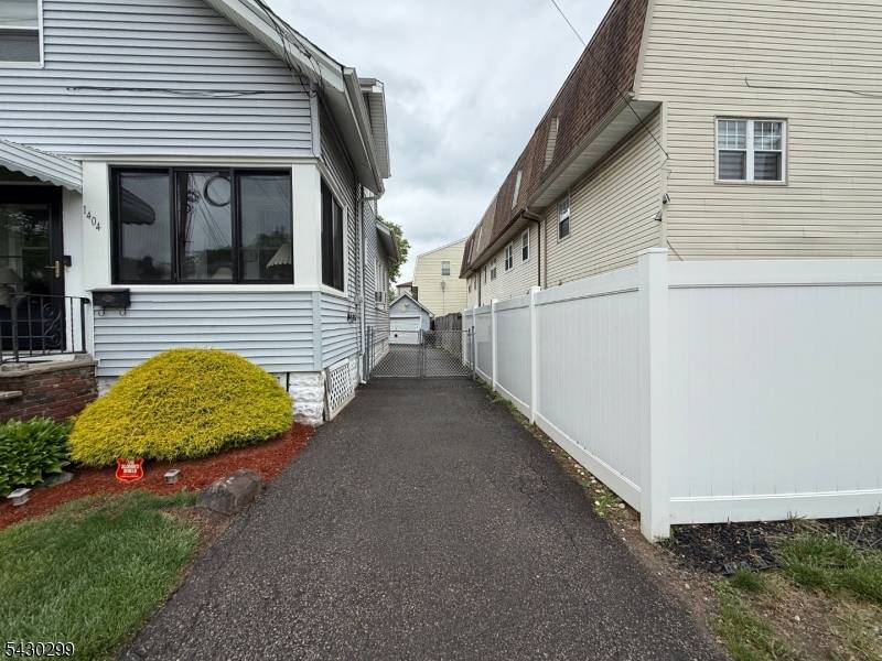 1404 Roselle St, Linden City, NJ 07036