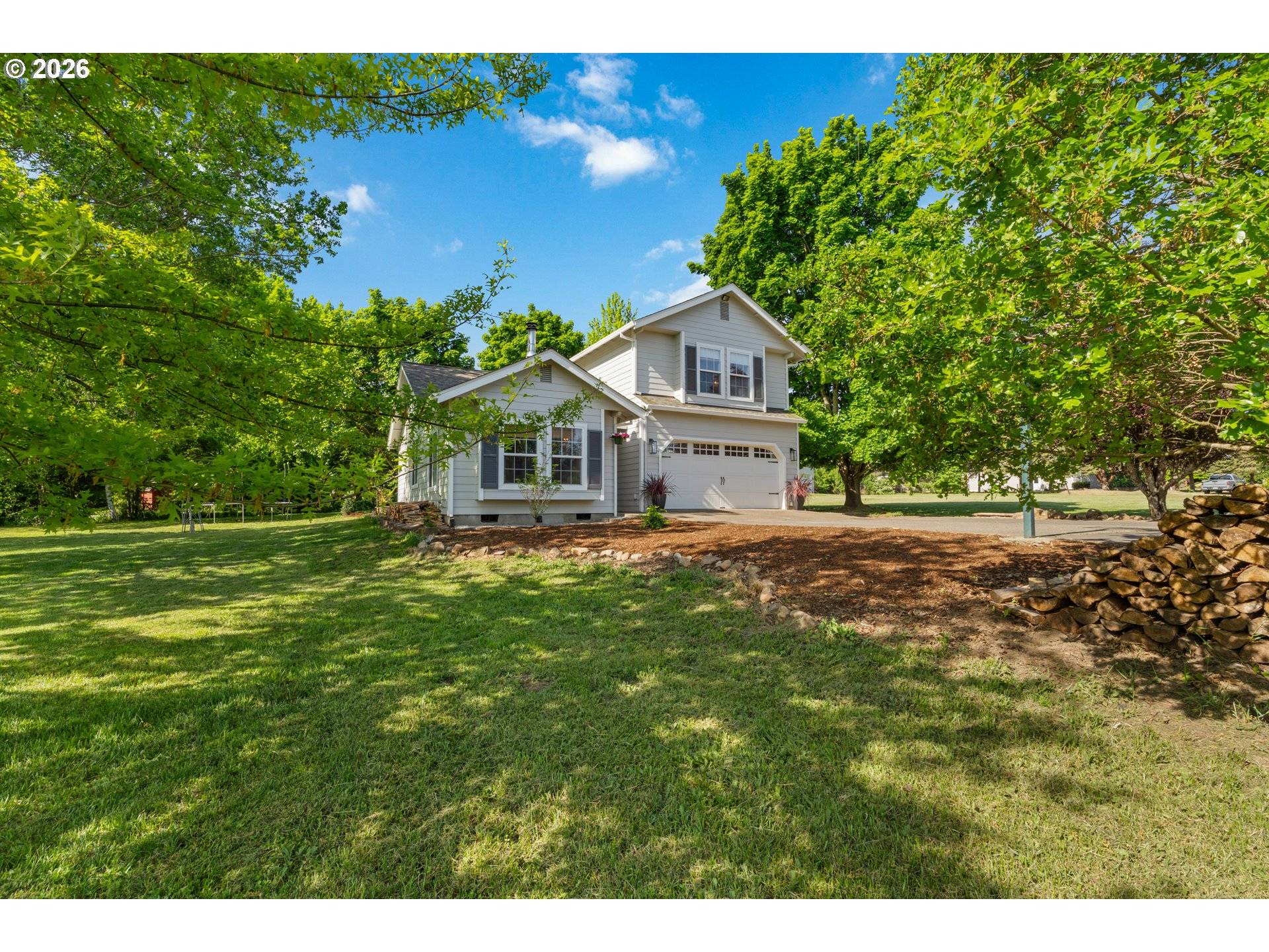 1051 CANNON DR, Hood River, OR 97031