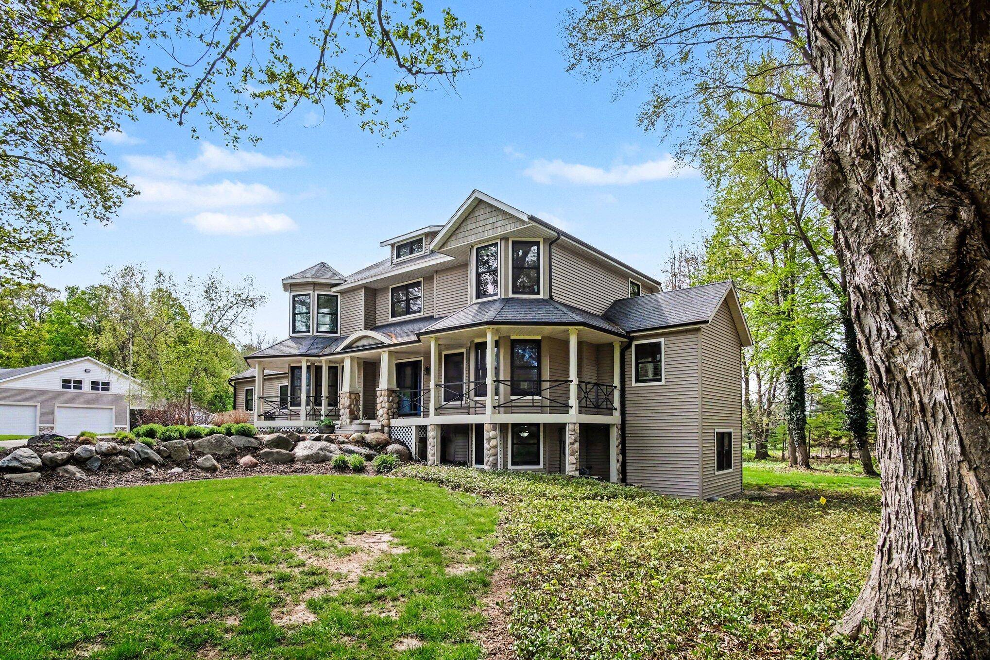 5030 Rosewood LN, Blendon Twp, MI 49426