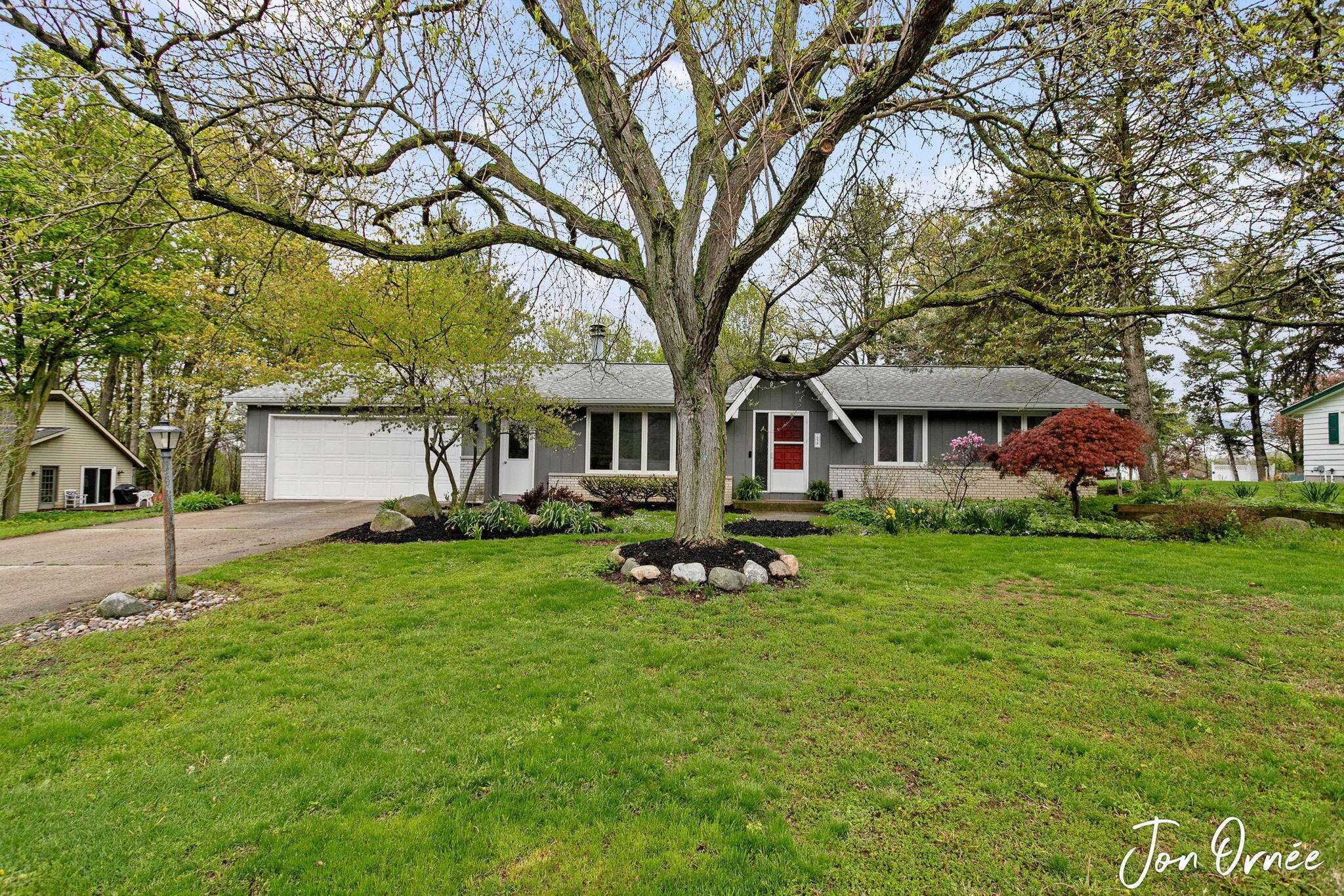 697 Morningside DR, Holland City, MI 49423