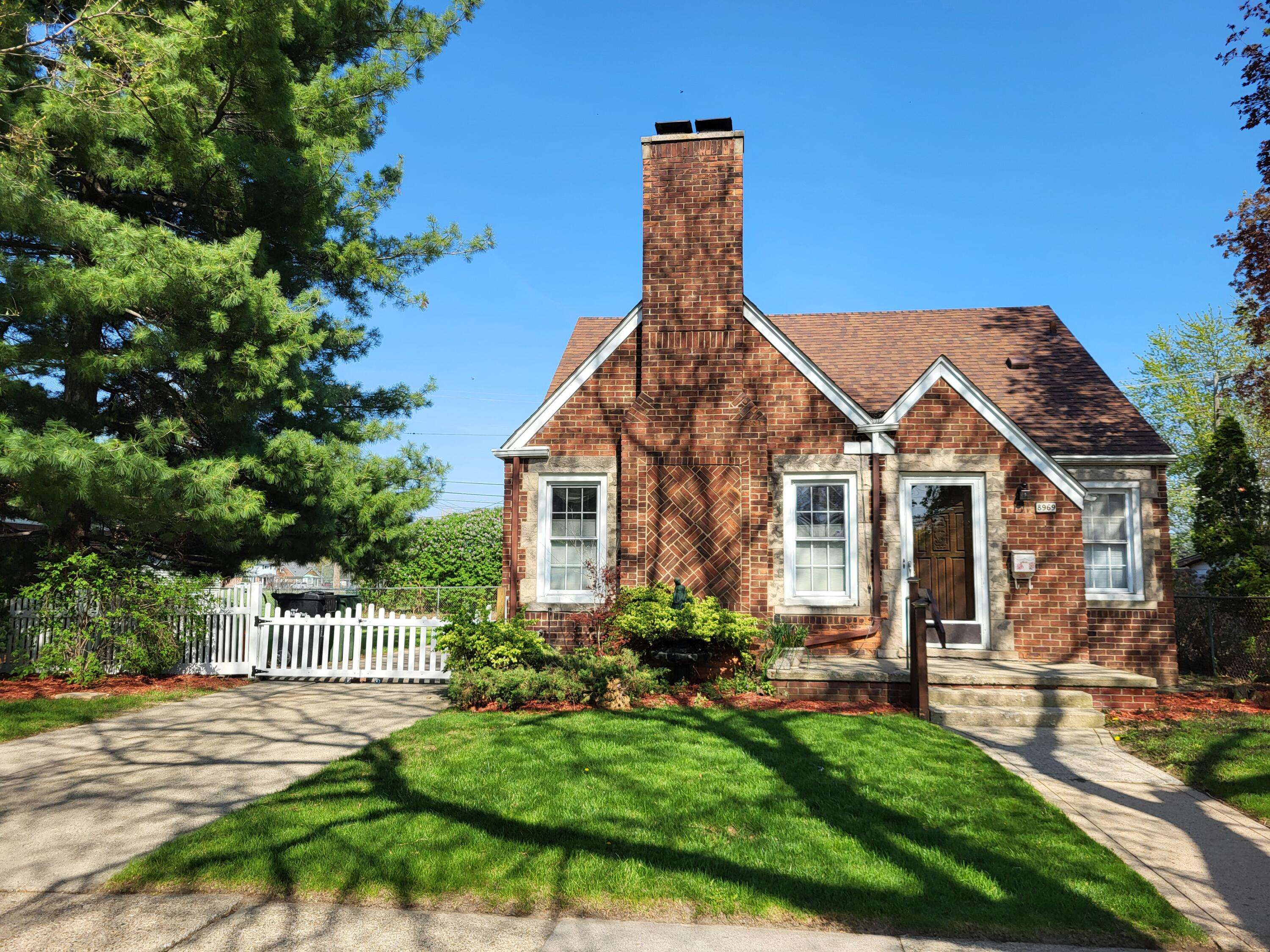 8969 Ruth AVE, Allen Park City, MI 48101