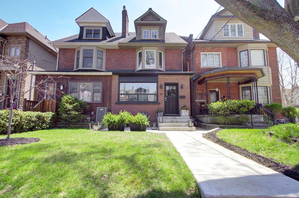 39 Dixon AVE, Toronto E02, ON M4L 1N4