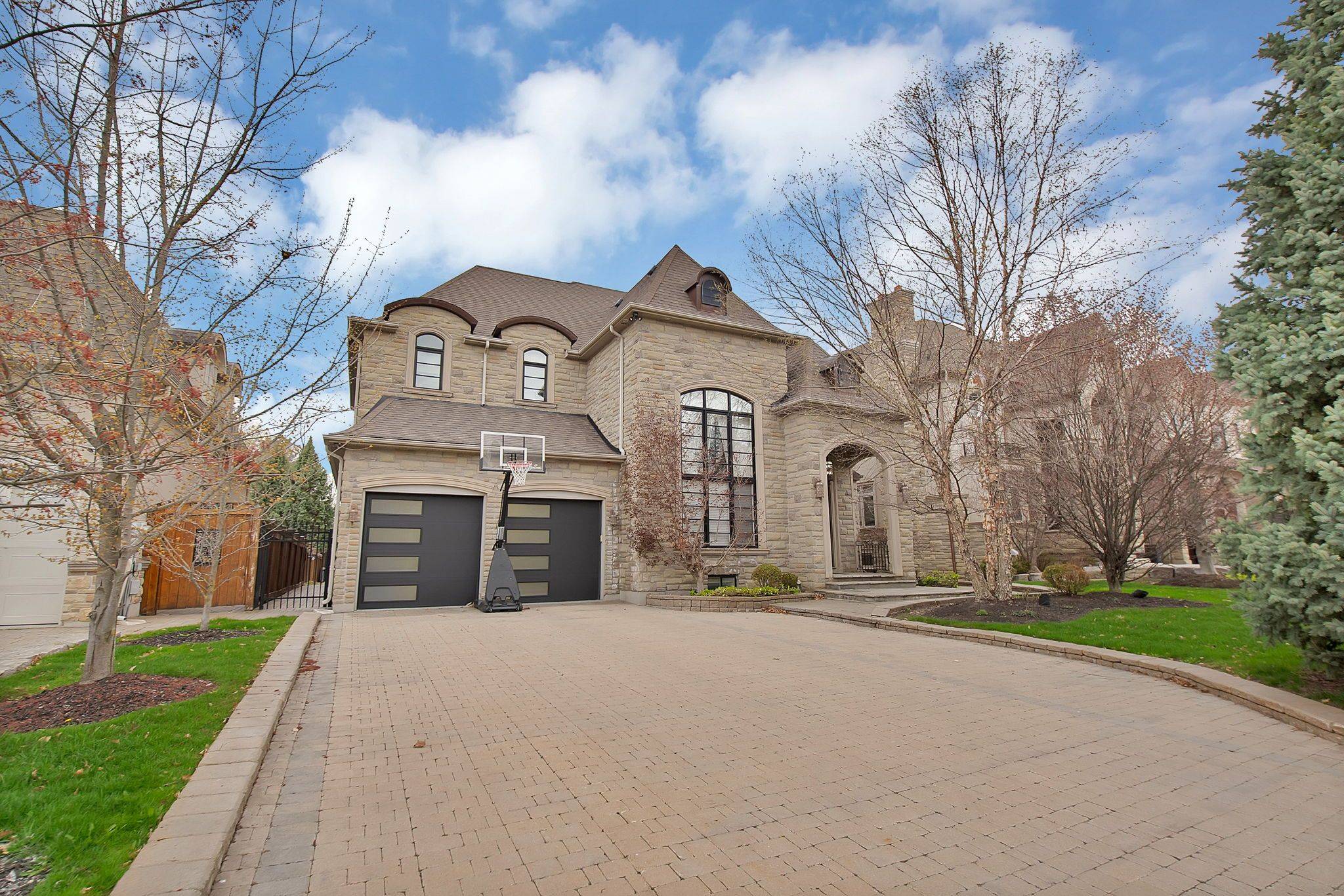 62 Autumn Grove CT, Vaughan, ON L0J 1C0