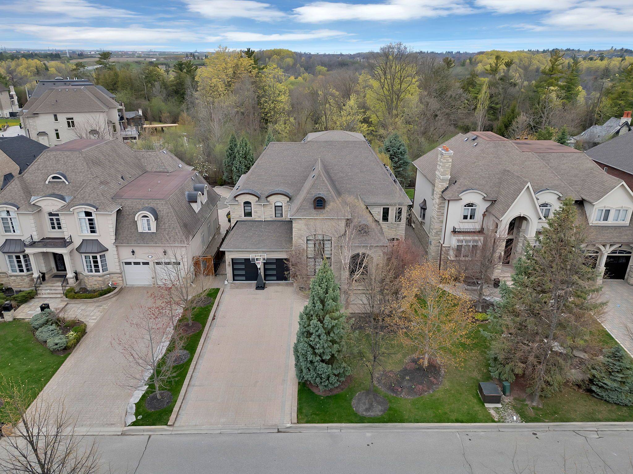 62 Autumn Grove CT, Vaughan, ON L0J 1C0