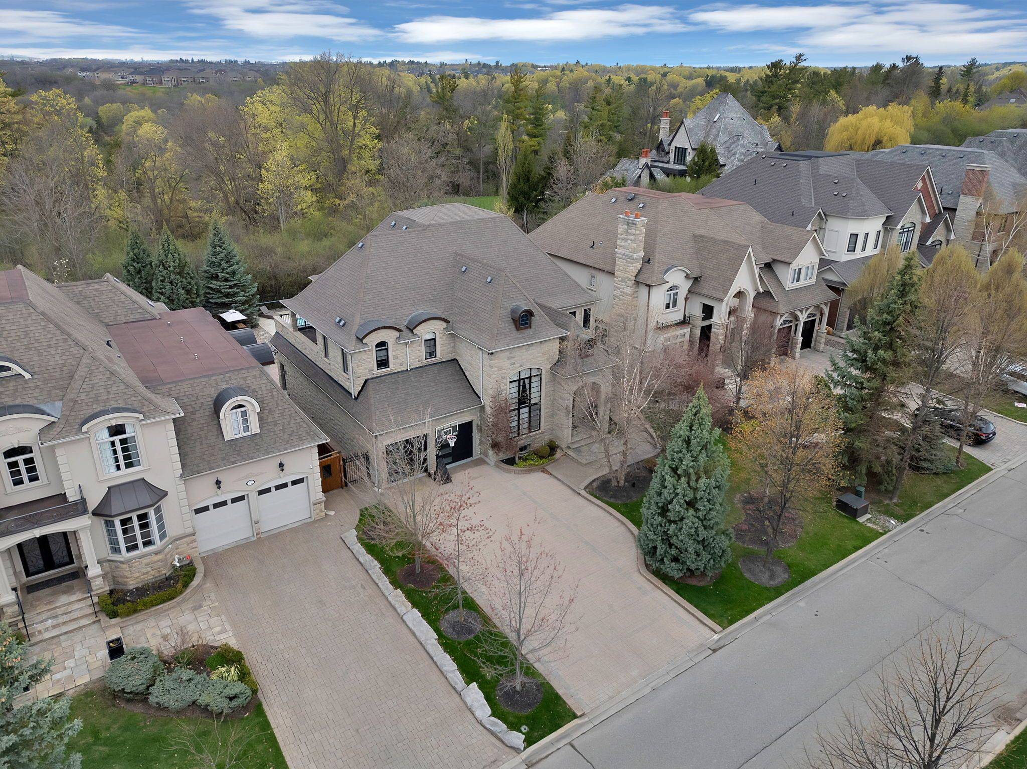 62 Autumn Grove CT, Vaughan, ON L0J 1C0