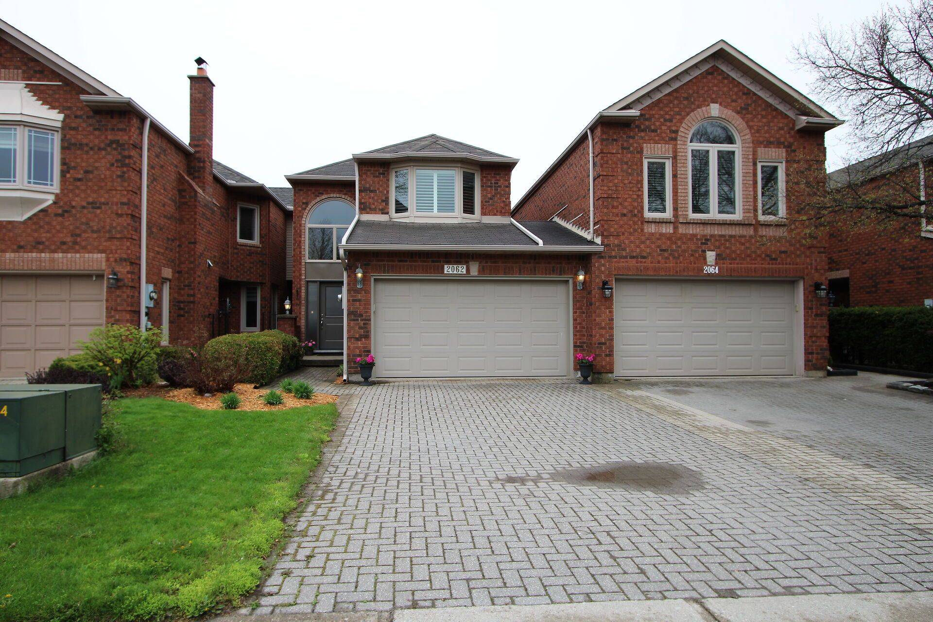2062 Brays LN, Oakville, ON L6M 2S7