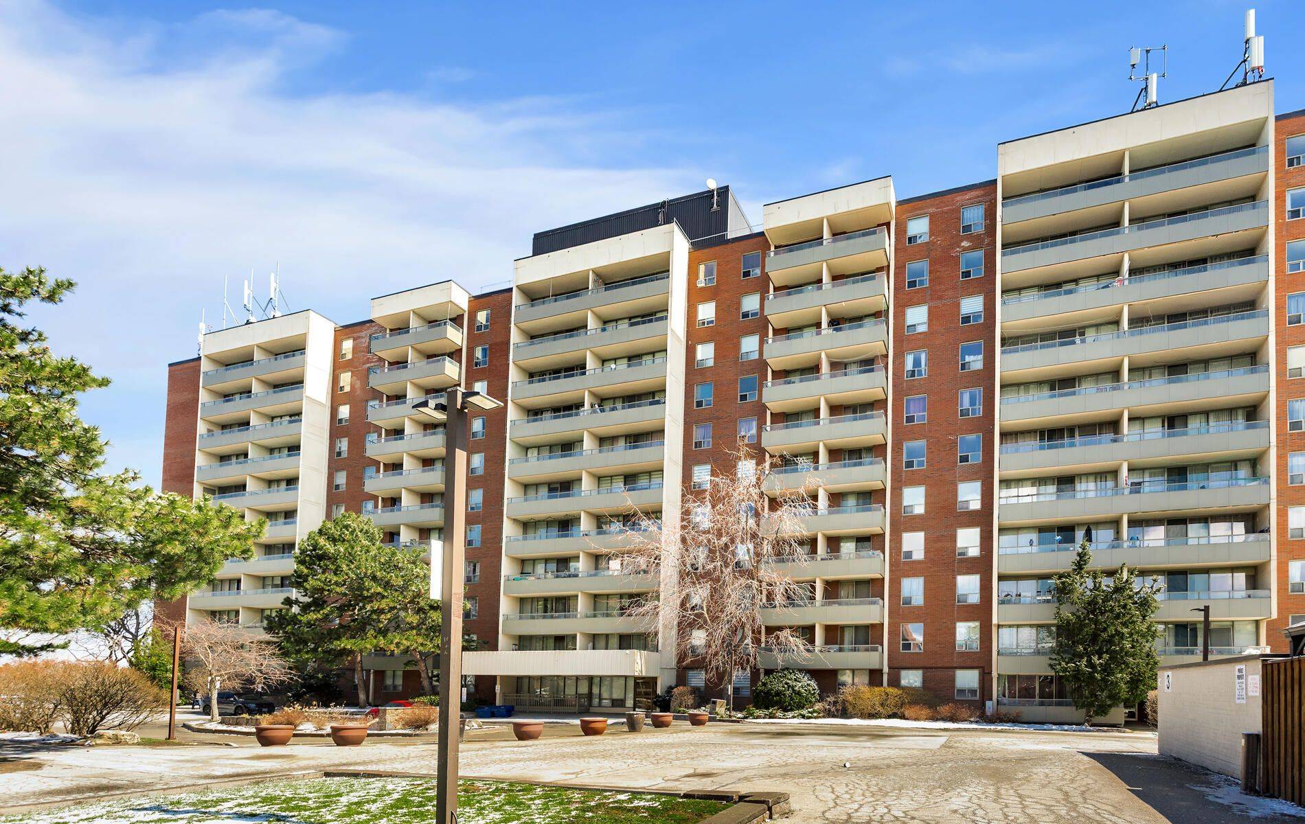 1 Four Winds DR #1004, Toronto W05, ON M3J 2T1