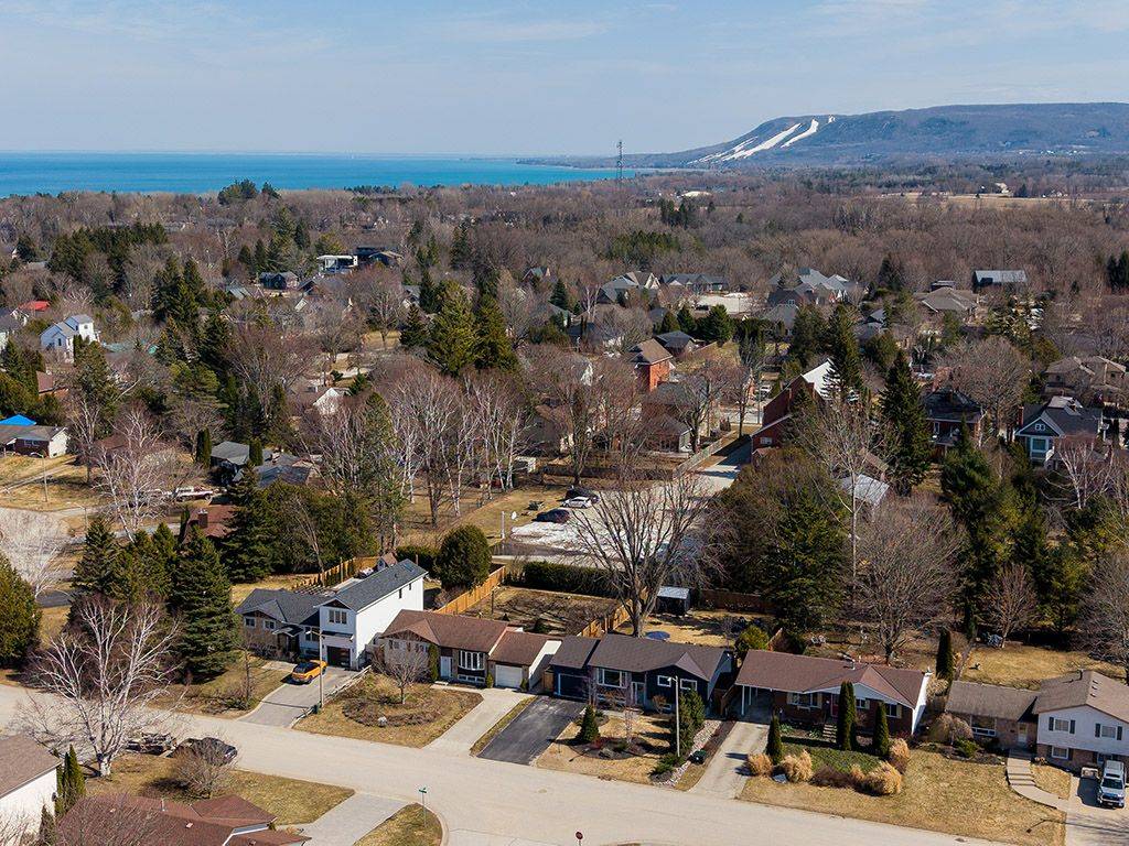 135 Orchard DR, Blue Mountains, ON N0H 2P0